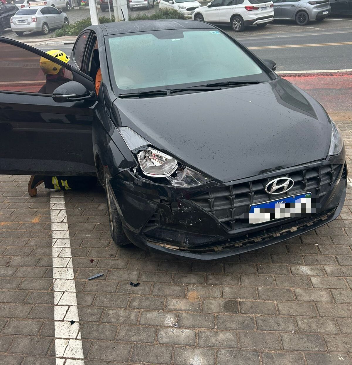 Dois carros se envolvem em acidente no Centro de Ilhota