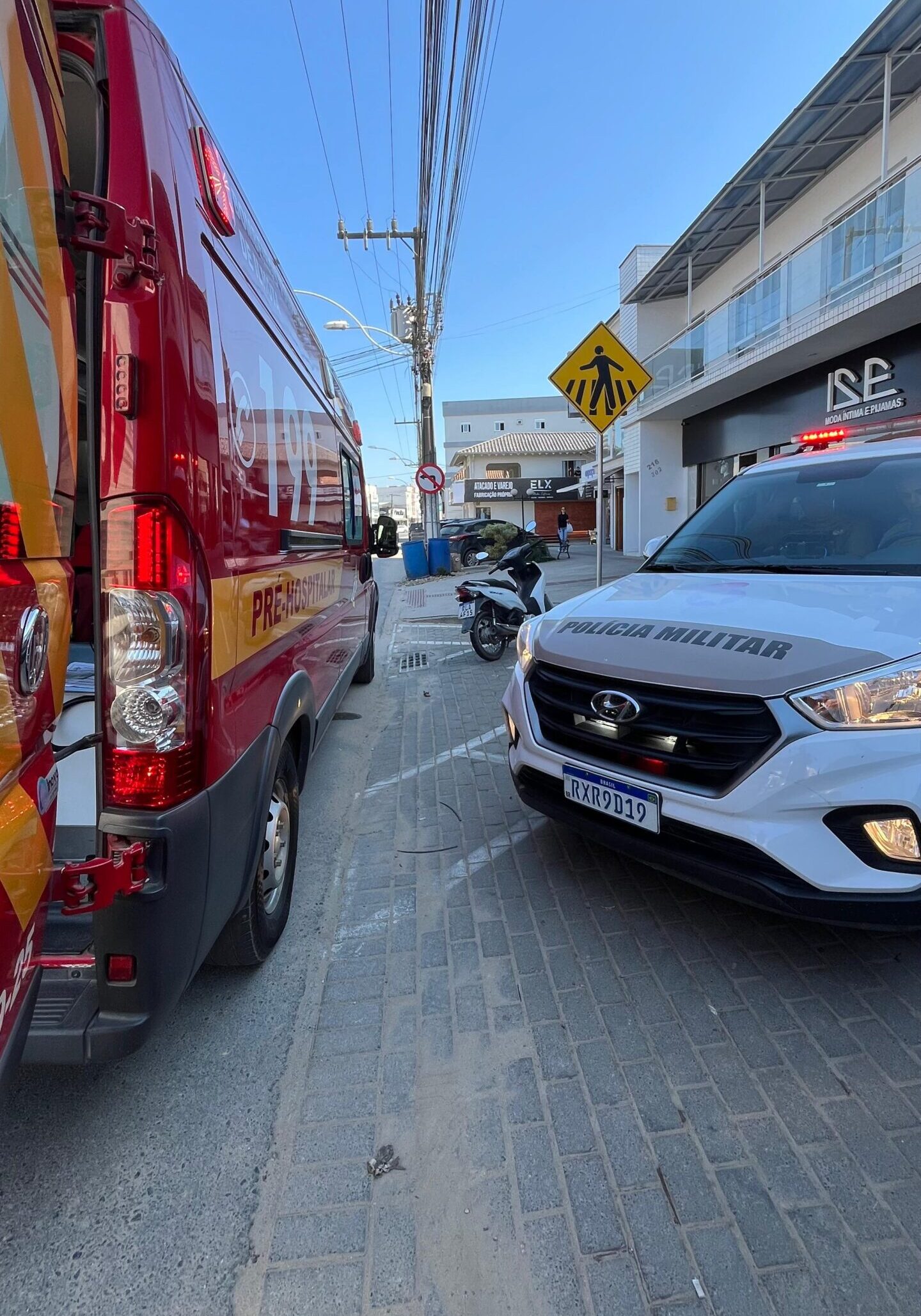 Acidente entre carro e moto deixa dois feridos leves em Ilhota