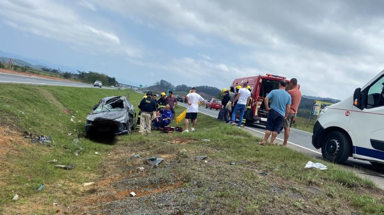 Acidente Violento na BR-470 em Ilhota Deixa Quatro Pessoas Feridas