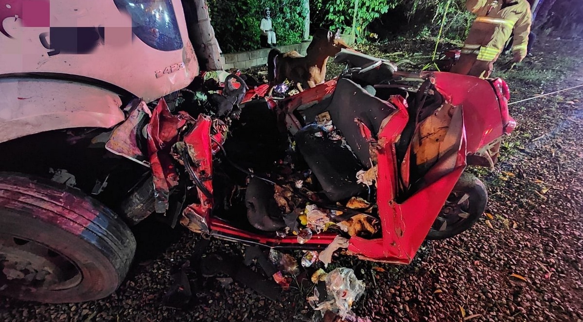 Acidente violento mata três na BR-470 em SC e deixa carro irreconhecível