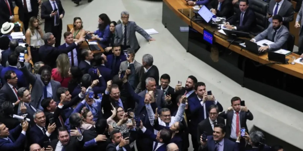 Como o governo foi derrotado na Câmara em votação sobre MP para elevar impostos