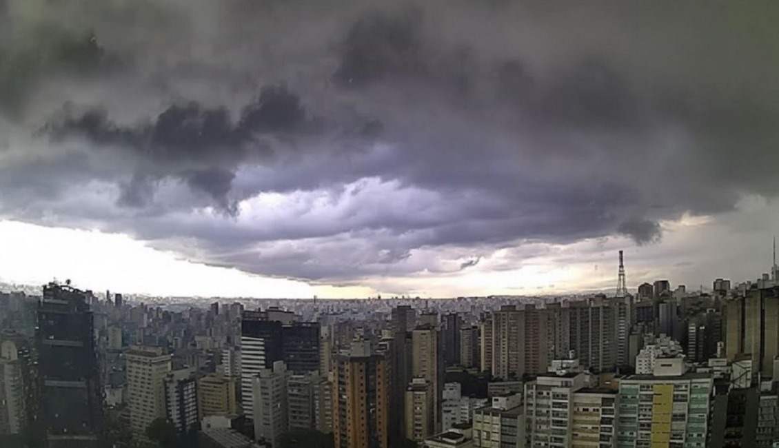 Tempestade se aproxima de SC com nova frente fria e ventos de até 100 km/h