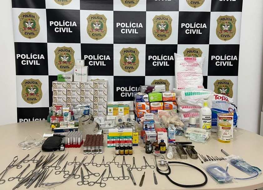 Falso veterinário preso em Blumenau tinha “centro cirúrgico” improvisado em rancho sujo