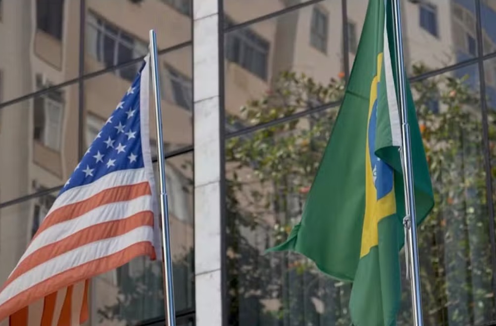 Brasil é o país mais afetado por novo tarifaço dos Estados Unidos, aponta Financial Times
