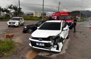 Acidente no Novo Acesso de Ilhota deixa veículos danificados, mas sem feridos graves