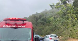 Colisão entre carros deixa duas pessoas feridas no bairro Baú Central, em Ilhota