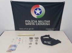 Cinco pessoas são detidas por tráfico de drogas durante abordagem em Blumenau
