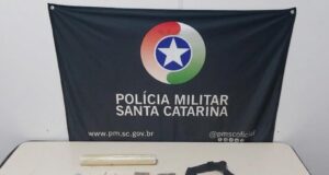Cinco pessoas são detidas por tráfico de drogas durante abordagem em Blumenau