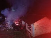 Incêndio destrói residência durante a madrugada em Doutor Pedrinho