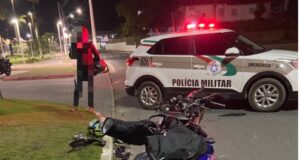 Colisão entre duas motos deixa ferido e mobiliza bombeiros voluntários no Centro de Ilhota