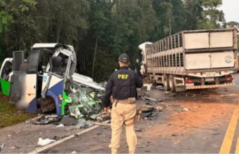Tragédia na BR-373: grave acidente entre micro-ônibus e caminhão deixa 22 mortos no Paraná