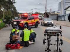 Colisão entre carro e moto deixa motociclista ferida no bairro Margem Esquerda, em Gaspar