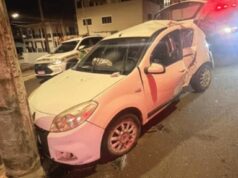 Mulher de 53 anos morre após carro bater em canteiro e poste durante a madrugada em Campos Novos