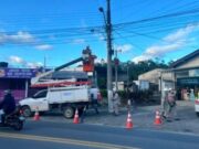 Vento forte deixa mais de 1,4 mil casas sem energia elétrica na região de Blumenau