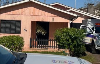 Filho ouve gritos da mãe e impede feminicídio em Santa Catarina