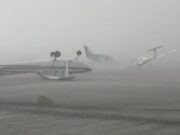 Avião capota e é arrastado durante tempestade com ventos de até 120 km/h na Itália