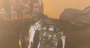 Batida entre motos deixa gestante ferida no centro de Ilhota