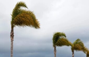 Frente fria traz tempestades e ventos de até 100 km/h para santa catarina e outros sete estados brasileiros