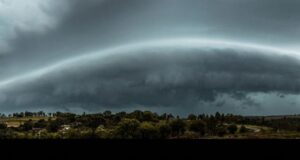 Ciclone extratropical traz risco de tornados e granizo no Sul; chuva pode superar 200 mm