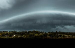 Ciclone extratropical traz risco de tornados e granizo no Sul; chuva pode superar 200 mm