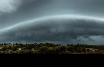 Ciclone extratropical traz risco de tornados e granizo no Sul; chuva pode superar 200 mm