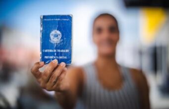 Desemprego cai para 5,3% no trimestre até julho, e número de pessoas ocupadas bate recorde histórico
