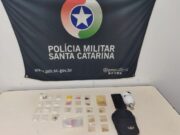 Policial militar atende ocorrência de tráfico de drogas em Blumenau