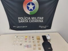 Policial militar atende ocorrência de tráfico de drogas em Blumenau