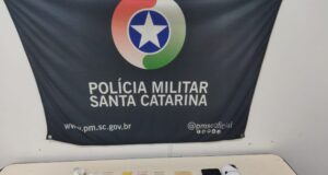 Policial militar atende ocorrência de tráfico de drogas em Blumenau