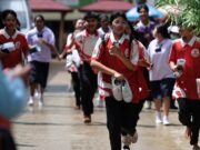 Adolescente mata avós e cinco pessoas em escola nos arredores de Bangcoc antes de tirar a própria vida