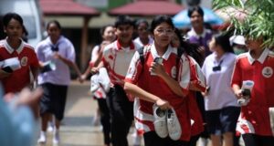 Adolescente mata avós e cinco pessoas em escola nos arredores de Bangcoc antes de tirar a própria vida