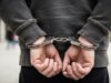 Homem com mandado de prisão em aberto por homicídio é detido pela polícia militar no fórum de blumenau