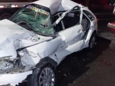 Jovem de 19 anos morre após carro bater na traseira de caminhão em Blumenau