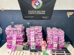 Homem de 26 anos é preso com 115 quilos de maconha em Navegantes Material apreendido pela Polícia Militar durante operação contra o tráfico de drogas em Navegantes