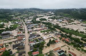 Sobe para 17 o número de cidades em situação de emergência por causa das chuvas em Santa Catarina enchente-sc