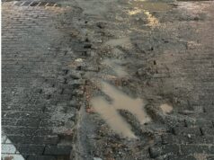 Morador denuncia falta de sinalização em obra no centro de Ilhota após queda de pedestre