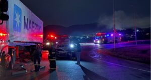 Colisão entre carro e caminhão derrama óleo diesel e mobiliza bombeiros em Ilhota