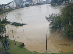 Rio Itajaí-Açu ultrapassa primeira cota de enchente e deve atingir 7,70 metros em Blumenau