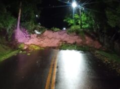 Deslizamento de terra interdita Estrada Geral do Gaspar Alto