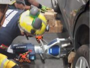 Homem de 58 anos fica preso sob carro após atropelamento em Blumenau