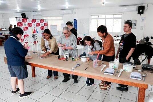 Projeto prepara pessoas com síndrome de Down para o mercado de trabalho em Santa Catarina