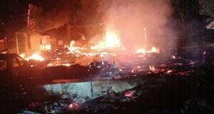Duas pessoas são encontradas mortas após incêndio destruir casa em Doutor Pedrinho