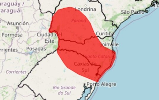 Inmet mantém alerta vermelho para temporais em 708 municípios do Sul