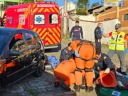 Idoso morre após carro bater contra muro em Blumenau