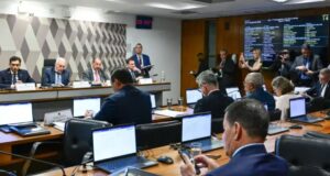 Fim da escala 6×1 avança no Senado com aprovação na CCJ e segue para o plenário
