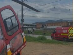 Mulher sofre choque elétrico em Ilhota, cai e é transportada de helicóptero ao Hospital Ruth Cardoso Mulher sobre choque eletrico em Ilhota