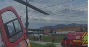 Mulher sofre choque elétrico em Ilhota, cai e é transportada de helicóptero ao Hospital Ruth Cardoso Mulher sobre choque eletrico em Ilhota