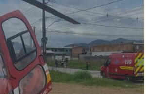 Mulher sofre choque elétrico em Ilhota, cai e é transportada de helicóptero ao Hospital Ruth Cardoso Mulher sobre choque eletrico em Ilhota