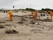 Efeitos do clima no Vale: chuvas intensas empurram mais de 73 toneladas de resíduos para o litoral catarinense.