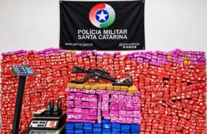 PMSC apreende aproximadamente uma tonelada de maconha, pistola e fuzil em São José